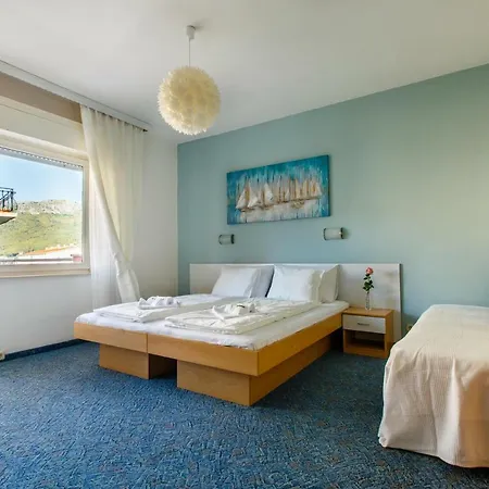 Split - Free Parking Included Casa de hóspedes 3*