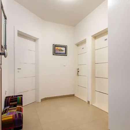 Split - Free Parking Included