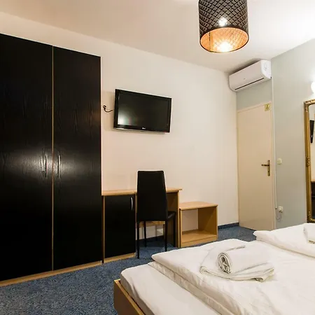 Beach Rooms Split 3*